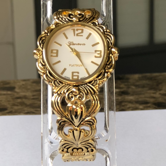 Accessories - Golden Color Watch NEW